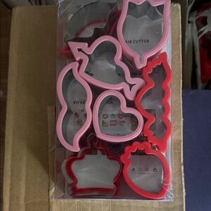 NWT Valentine Pink and Red Cookie Cutter Set